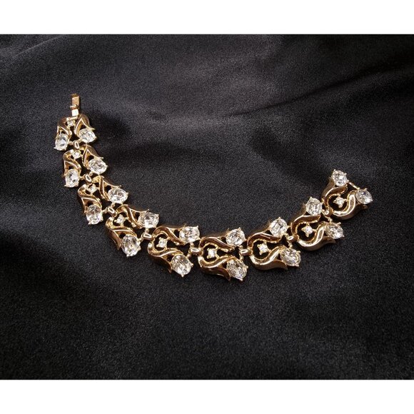 Rare Find Vintage Early 1950s TRIFARI Pat Patern Signed Gold-Tone Bracelet W/ Cl - Picture 3 of 6